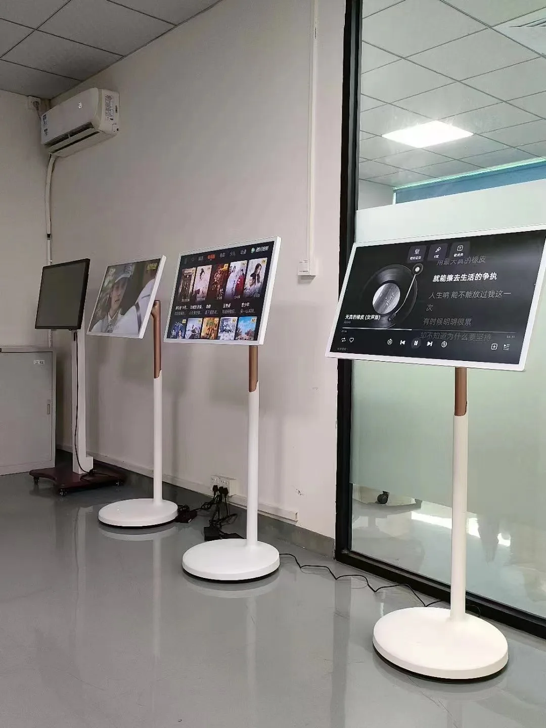 Yoga Fitness Video - TV Portabel Layar Sentuh 32 Inci,
